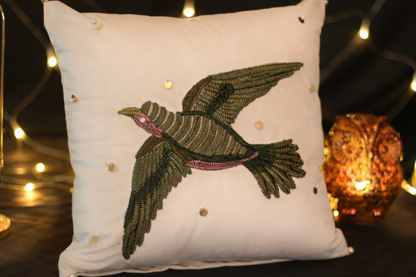Olive Bird C-106 Off-white Cushion Cover